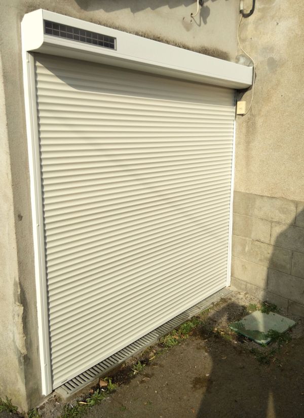 installation-pose-volets-roulants-solaires-rideaux-solaires-menuiserie-marionneau-vallet-441CD8C5C8-9049-12EA-E5F7-167AE214D06C.jpg